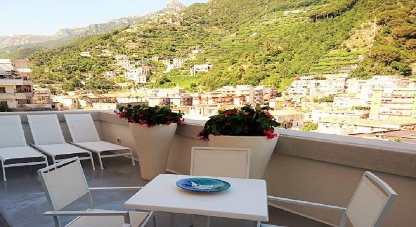 Il Miracolo Apartment Maiori Ruang foto